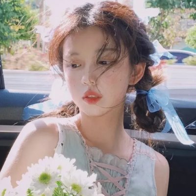 一位站立的人